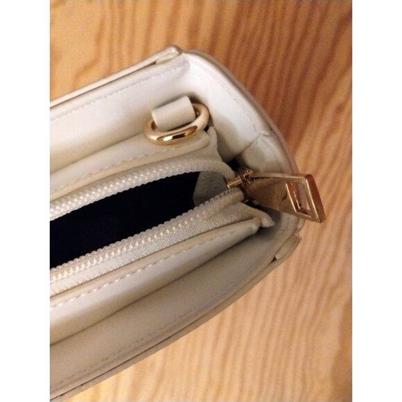 Popcorn Box Purse Crossbody Bag With Gold Chain Strap - Picture 9 of 9